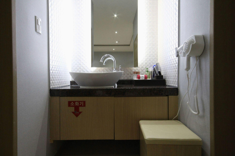 Bathroom, Gwangju Sangmu Hotel Gallery, Gwangsan