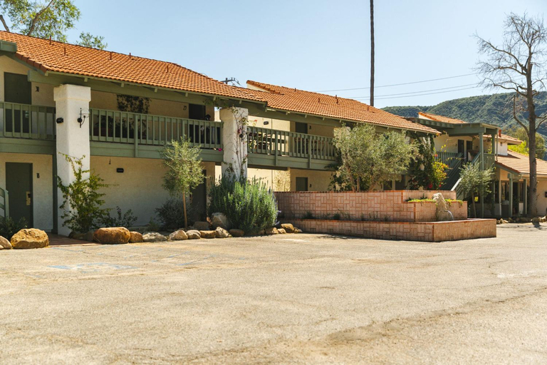 Others 5, Hummingbird Inn, Ventura