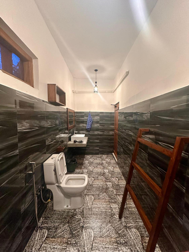 Bathroom 2, Harmony Beach Hotel, Pothuvil