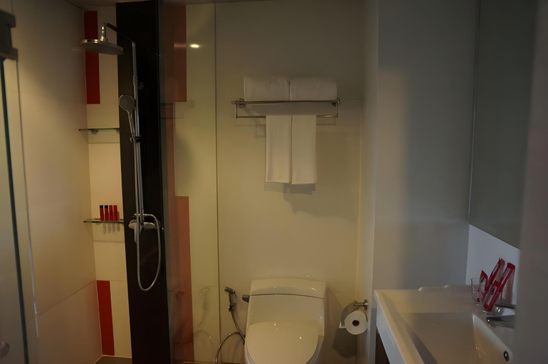 Bathroom, Neon Patong Hotel, Pulau Phuket