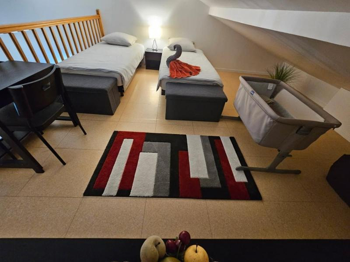 Bedroom 3, Le Louvre, Rhône