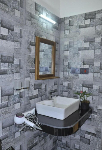 Bathroom 2, Maduranga n Guest, Weligama