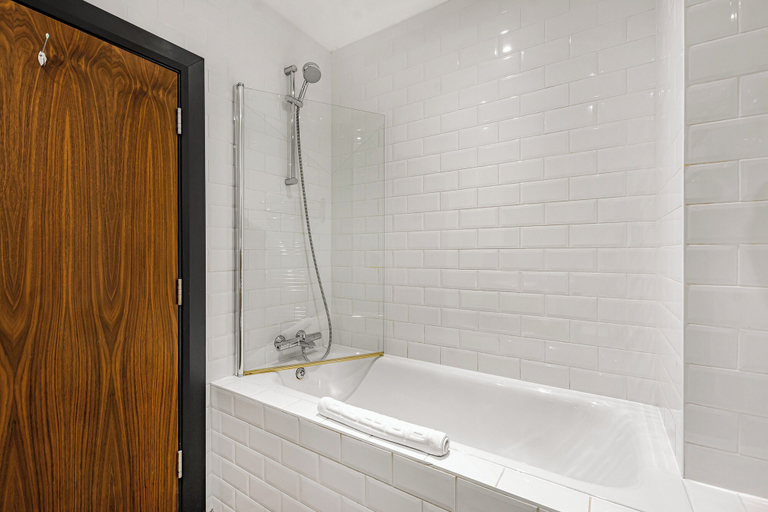 Bathroom 4, The Ainscow Hotel, Manchester
