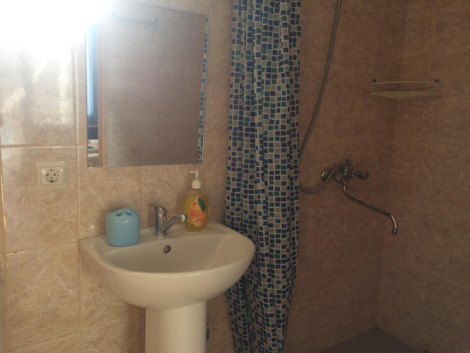 Bathroom, Golubaya Buhta "Kiparisovyi", Gelendzhik gorsovet