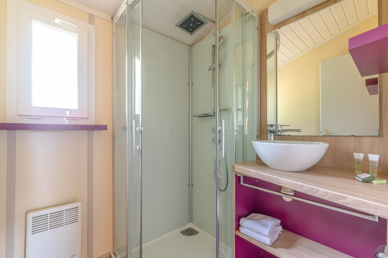 Bathroom 3, Lagrange Grand Bleu Vacances – Residence Port Lalande, Lot-et-Garonne