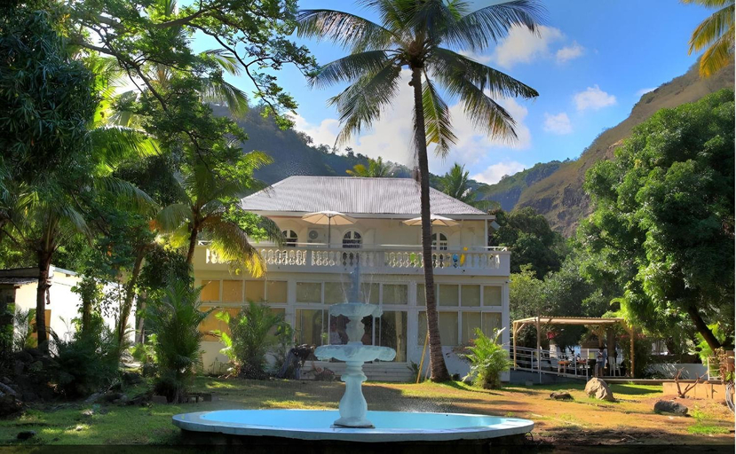 Exterior & Views