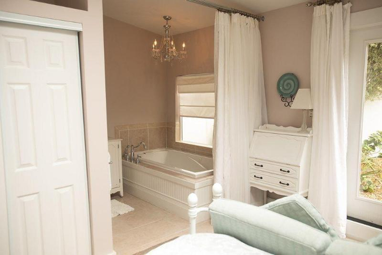 Bedroom 3, Agate Cove Inn, Mendocino