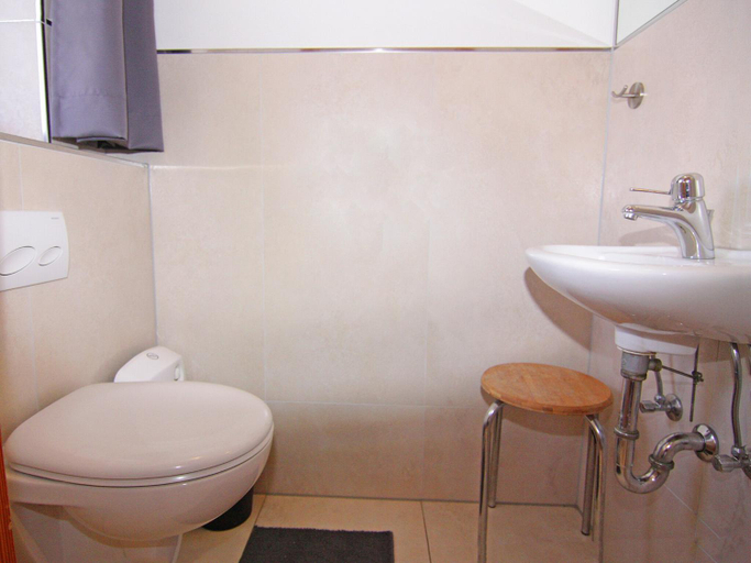 Bathroom 3, Ferienwohnung im Reihenhaus, Friedrichkoog-Spitze, Dithmarschen