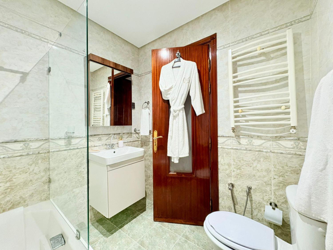Bathroom 2, Appart hotel lac 2 tunisie, Bouhaira