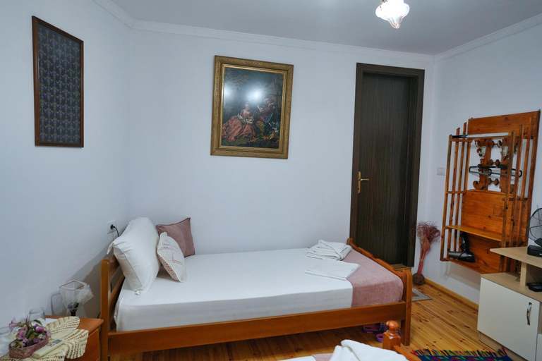 Others 3, Guest House Denis, Gjirokastrës