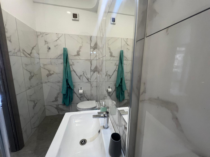 Bathroom 2, TREASURE ROOMs, Catania