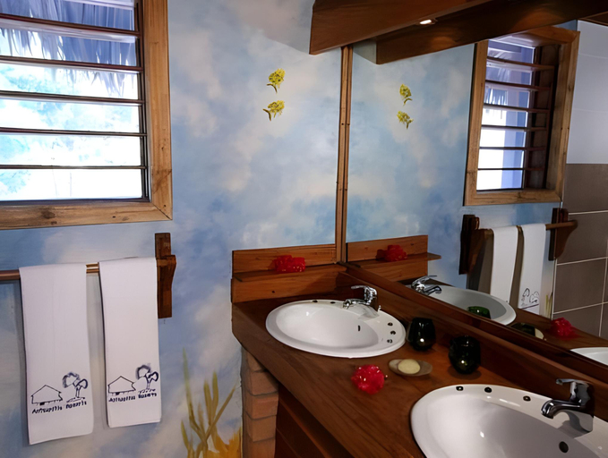 Bathroom 4, Antsanitia resort, Boeny