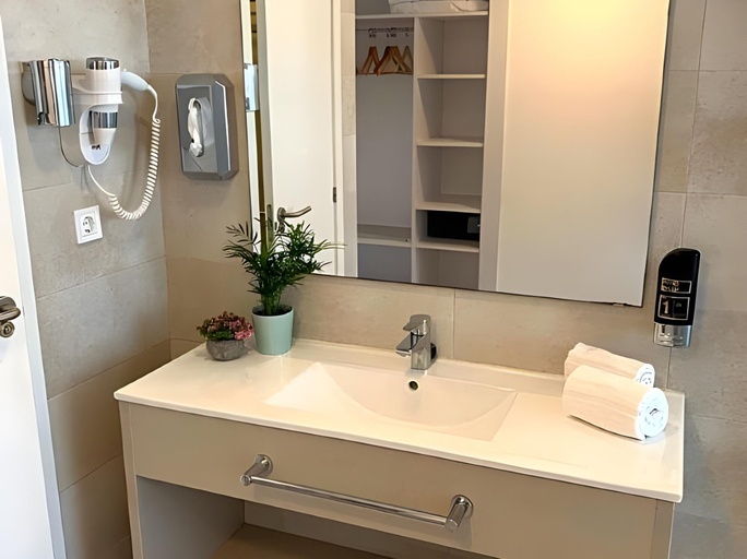 Bathroom 4, Hotel Chevy & Suites, Baleares