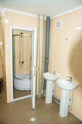 Bathroom 4, Секція №20, Ivano-Frankivs'ka