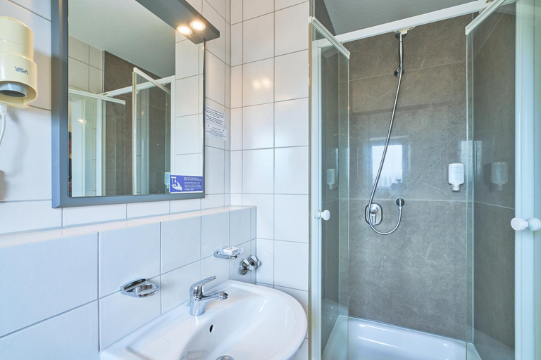 Bathroom 3, eXo Individual Hotel Waghausel - by SuperFly Hotels, Karlsruhe