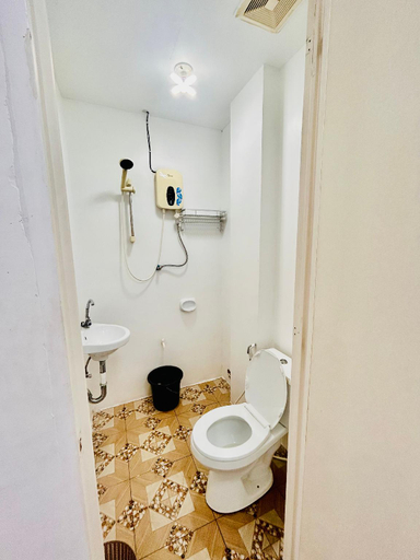 Bathroom, Sunrise Backpackers, Coron