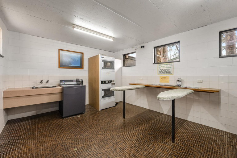Bathroom 4, Kalganyi Holiday Park, Mount Gambier