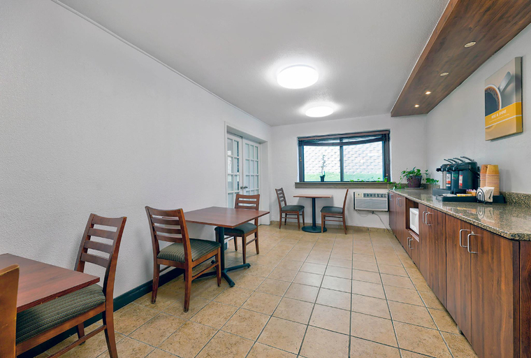 Public Area, Motel 6 Cedar Rapids, IA - Airport, Linn