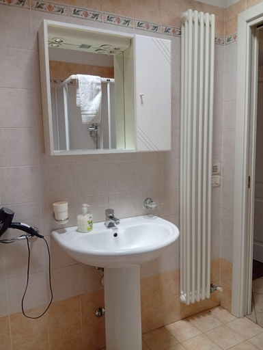 Bathroom 5, Il Borghetto, Vicenza