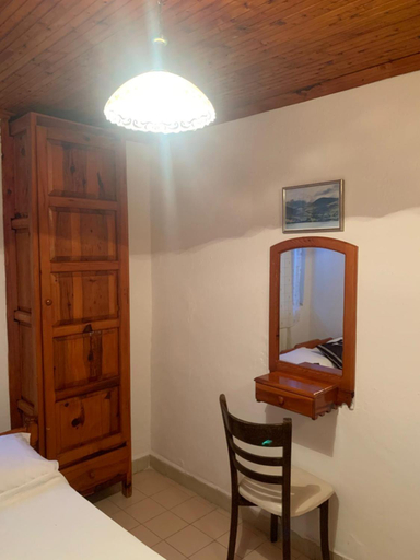 Others 3, Kristal pansiyon, Ortaca