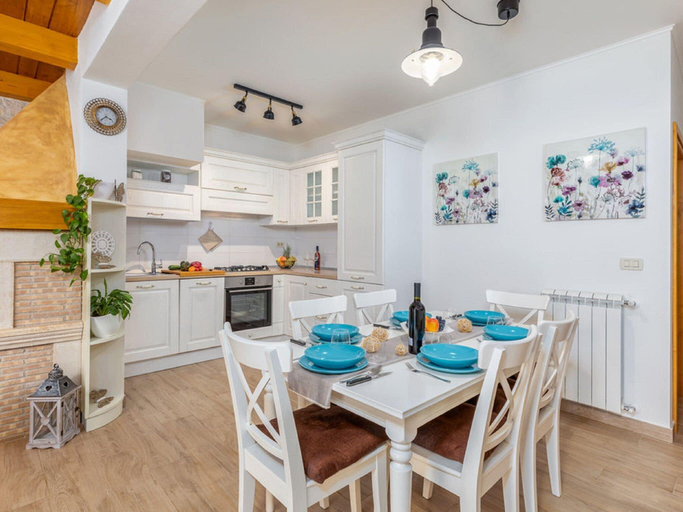 2, Stylish villa with swimming pool and garden, Oprtalj