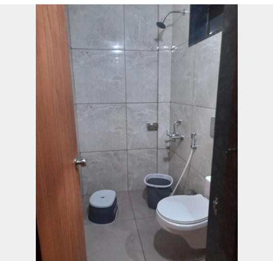 Bathroom 3, Hotel Pathik, Kolhapur
