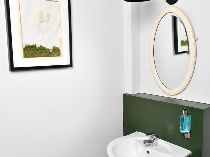 Bathroom 3, YHA Windermere Hostel, Cumbria