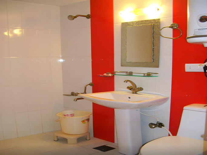 Bathroom, Hotel Khaleel Palace, Baramulla