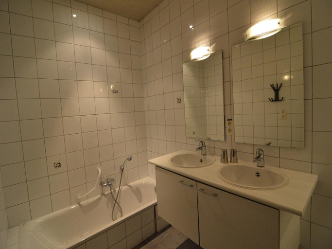 Bathroom 3, Teuven Farmhouse for 24 Guests, Limburg