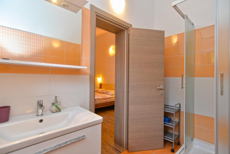Bathroom 4, Holiday Home in Liznjan near Beach  Pool, Ližnjan