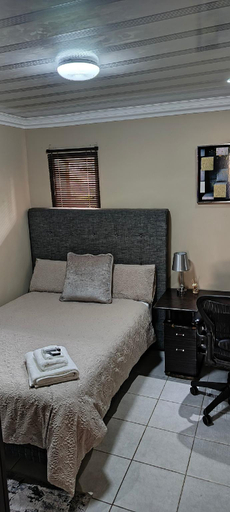 Others 3, Veelux Self Catering Apartment-WIFI- Netflix, City of Johannesburg