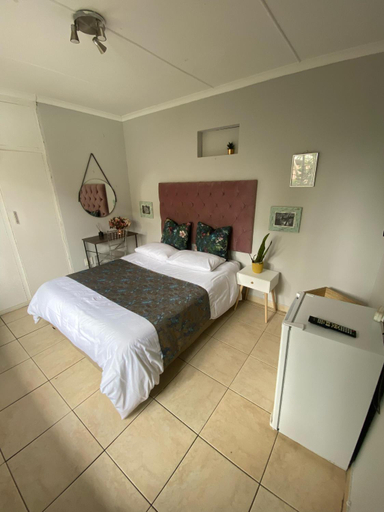 Others 3, Mbathos guesthouse, eThekwini