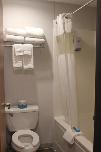 Bathroom 3, Eastwood Inn, Morrison