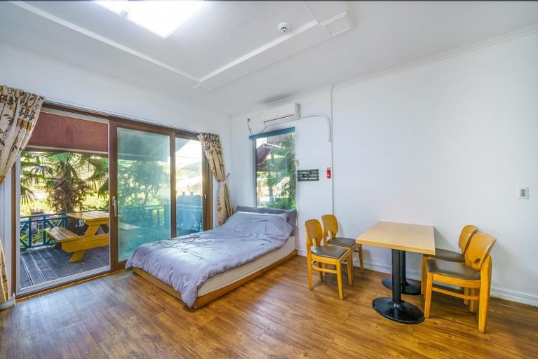 Bedroom 2, Namhae Sea & Blue Pension, Namhae