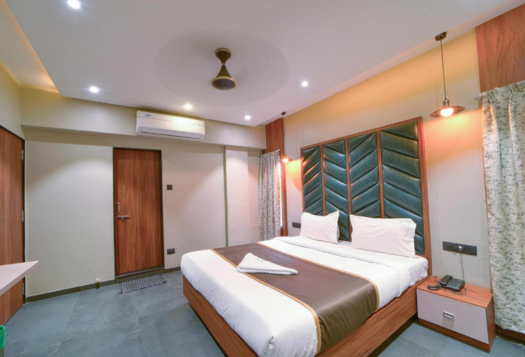 Bedroom 3, Hotel Vrindavan Deluxe, Kolhapur, Kolhapur