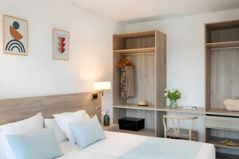 Bedroom 3, Aparthotel Marina Drach, Baleares