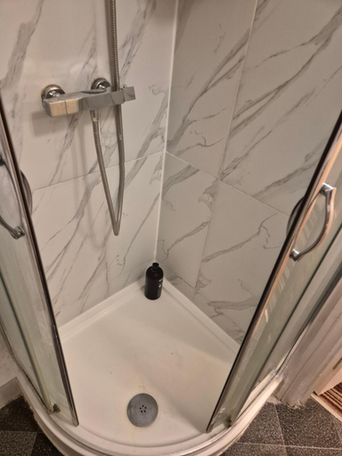 Bathroom 5, Clapham and Brixton Studios, London