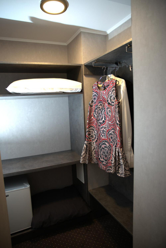 Bathroom 2, ibis Styles Pitesti Arges, Pitesti