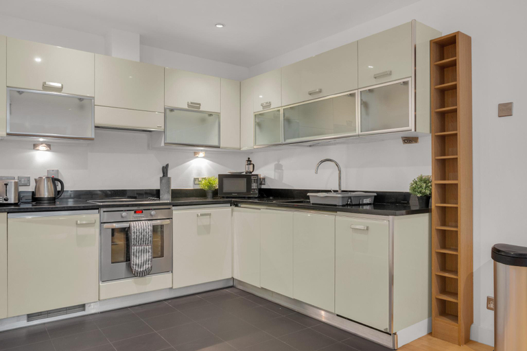 Others 4, One Bed Serviced Apartment in Farringdon, London