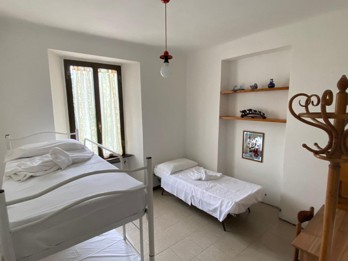 Bedroom 2, Hotel Vittoria - APPARTAMENTI, Varese
