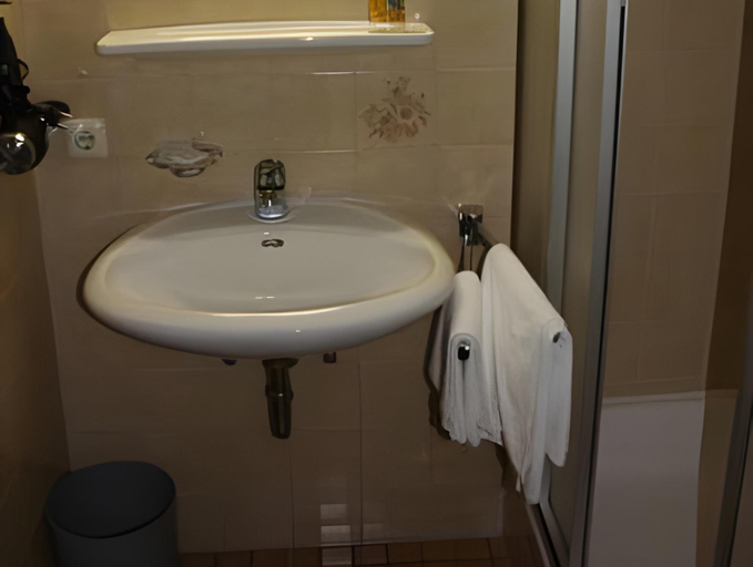 Bathroom 2, Hotel und Restaurant Post Prienbach, Rottal-Inn