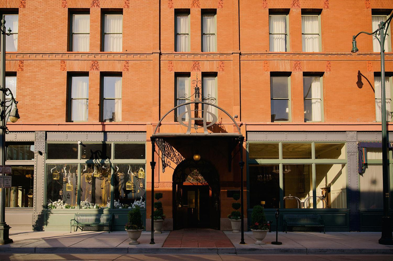 Exterior & Views