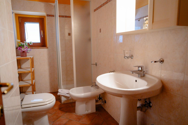 Bathroom 2, L'Antico Gabbiano B&B, Florence