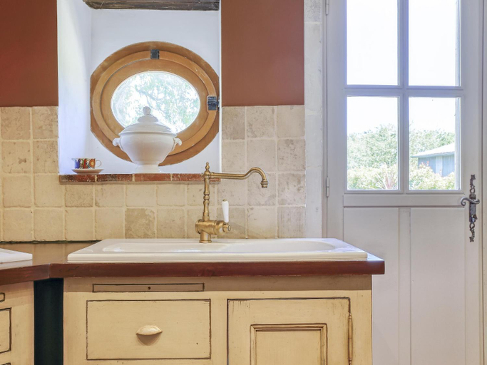 Bathroom 2, Farmhouse in Talon with Scenic Views, Nièvre