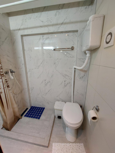 Bathroom 4, Hostel Inn Downtown, Belgrade