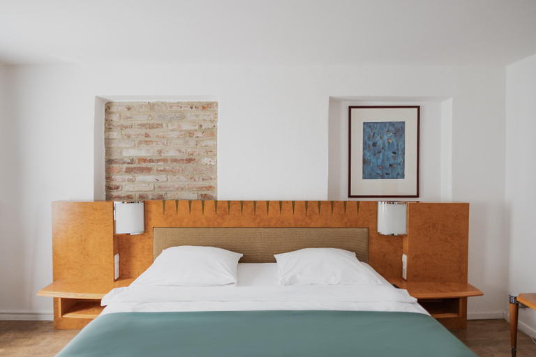 Bedroom 2, Hotel Cristallo, Landshut