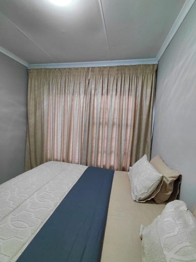 Bedroom 3, Mont Pelaan 88, Amajuba