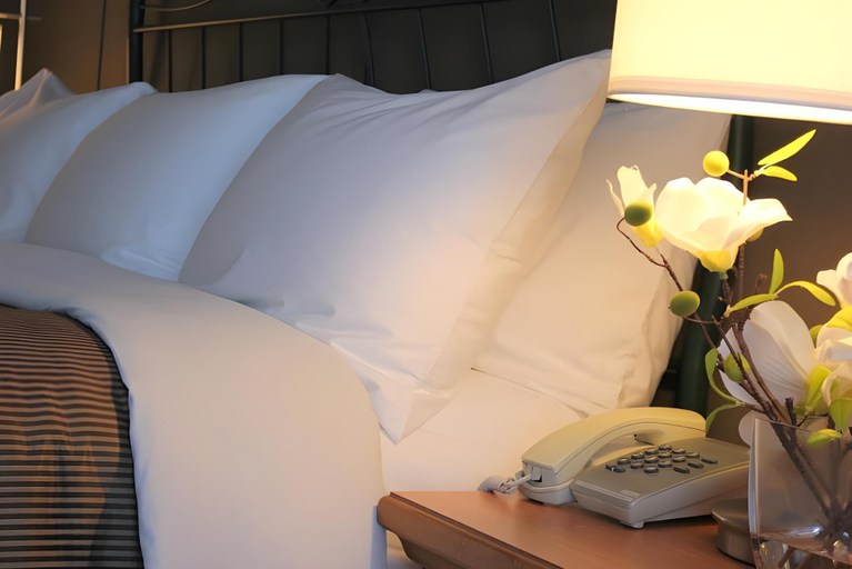 Bedroom 2, Confederation Place Hotel, Frontenac