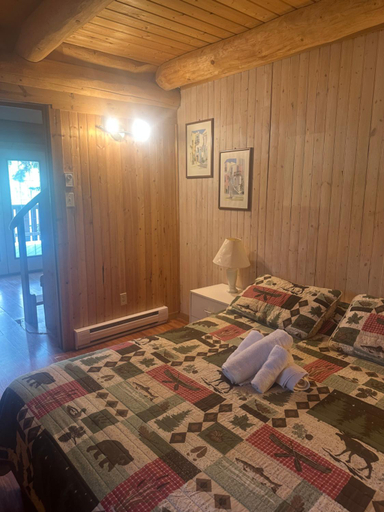 Bedroom 2, Lac Des Roches Resort, Cariboo