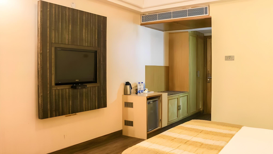 Bedroom 3, Dee Marks Hotel and Resorts, Delhi